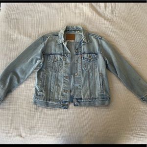 Levi’s light denim trucker jacket